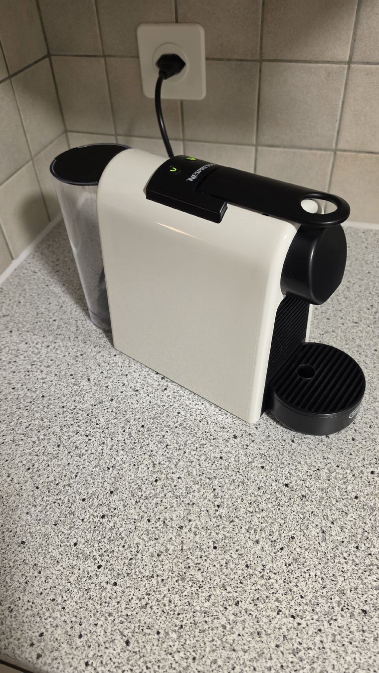 Nespresso Macchine per caffè & Macchine per espresso: Nespresso DeLonghi Essenza mini Blanche – Usato da Grandson venduto da Adrixx1422 3