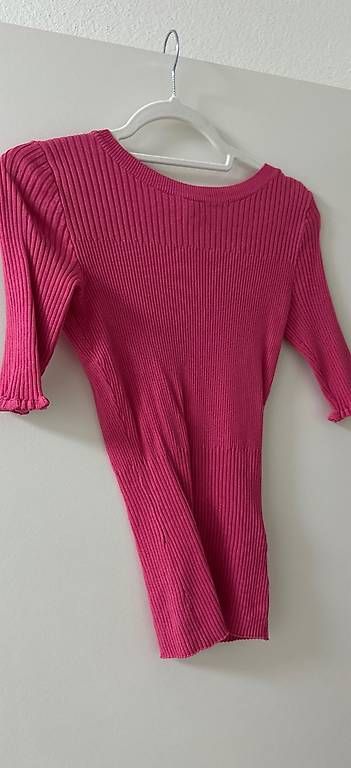 T-shirt: Pink Shirt  – Usato da Bolligen venduto da arg_v256