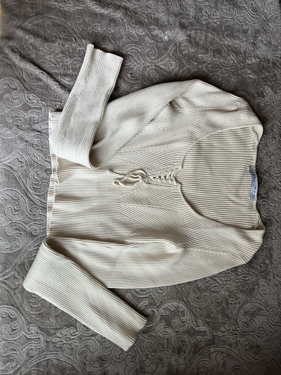 Bershka Pulls & Sweat-shirts: Pull torsadé beige  – Neuf (Voir description) à Genève par soraia.simao