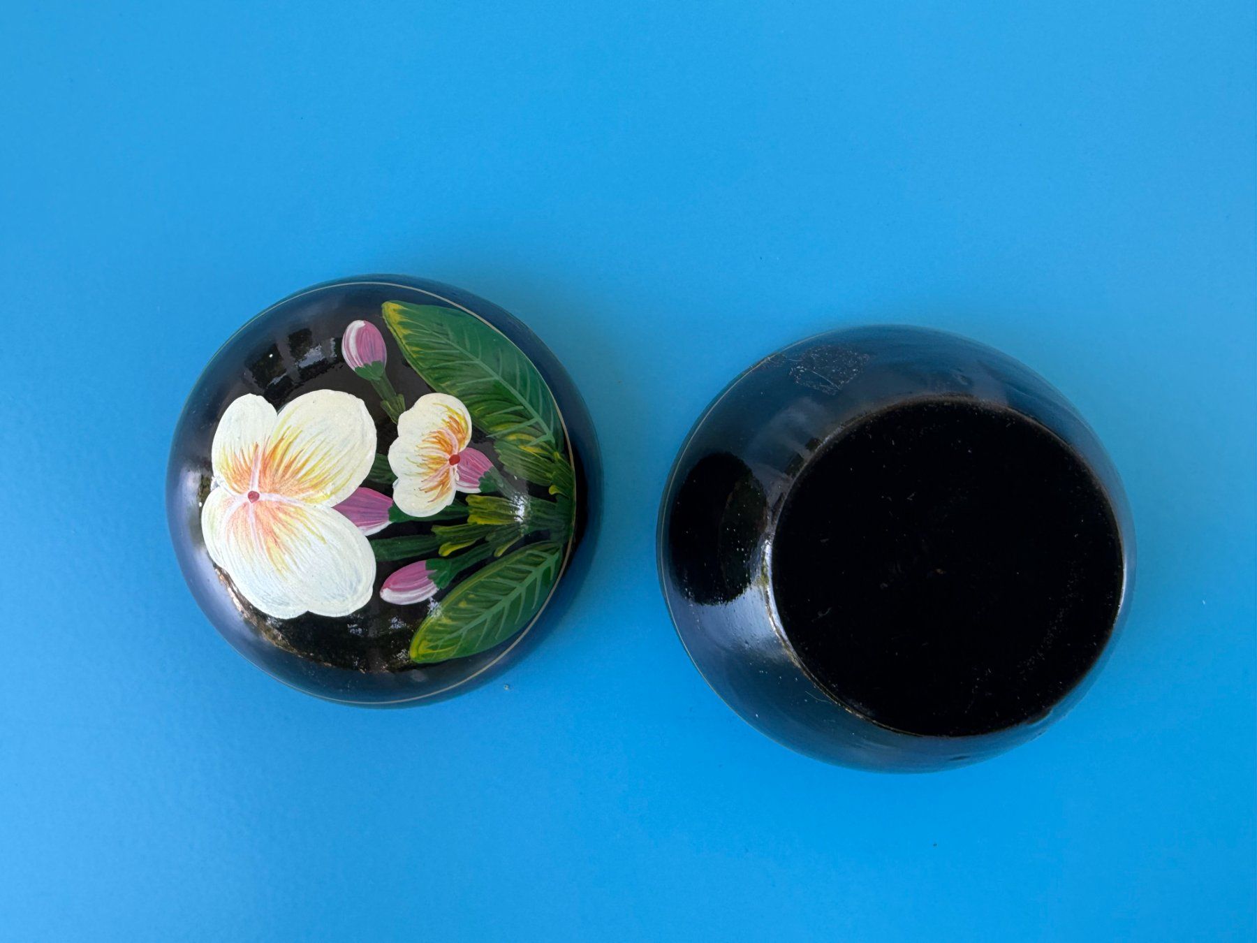 Toutes les décorations: Schwarzlackdose Schmuckdöschen Ringdöschen Dose handbemalt – D'occasion à Subingen par ArtBead 2