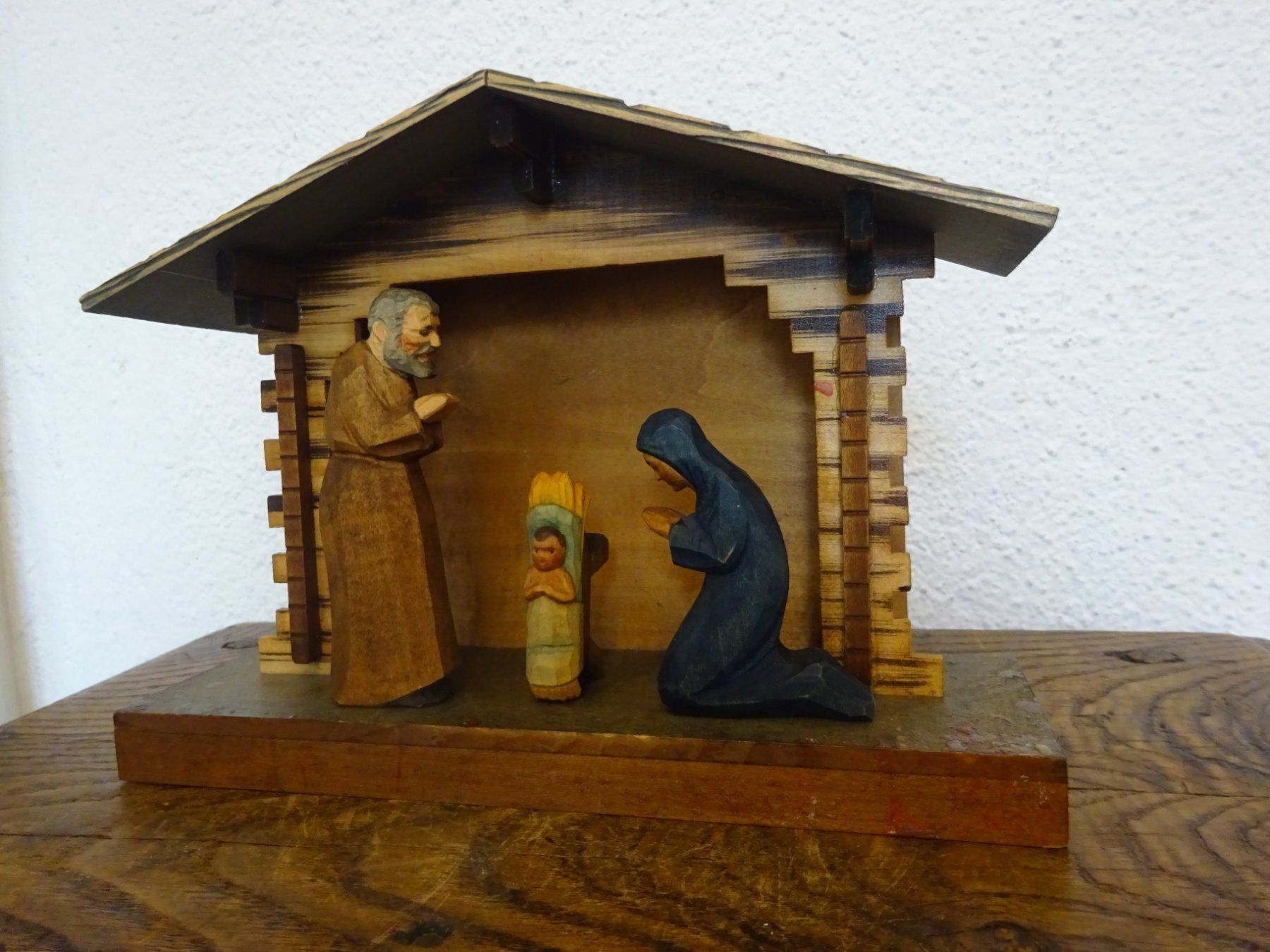 Sculture & Statue: Alte Huggler Krippe mit Chalet – Usato da Esslingen venduto da eintagammeer 2