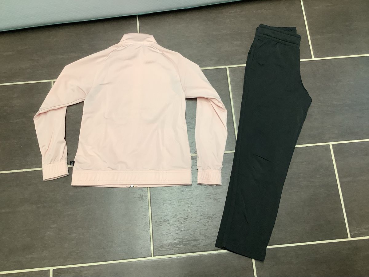 Puma Kleiderpakete & -sets: Mädchen Puma Trainer Gr.140 – Gebraucht aus Brugg AG von Sweety_pie 3
