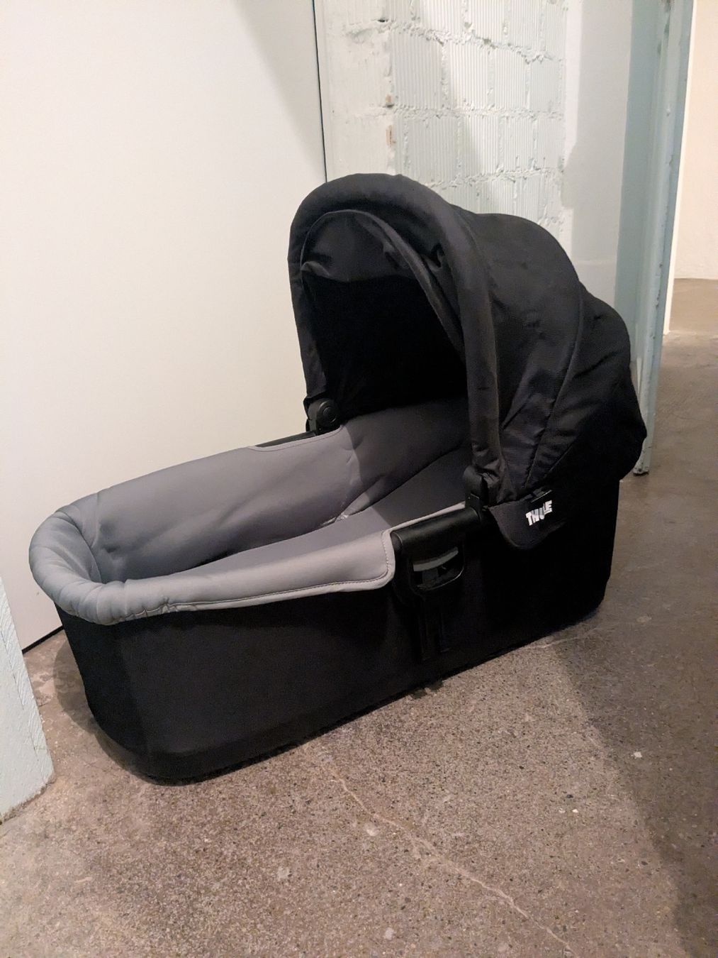 Culle: Thule bassinet black – Usato da Bern venduto da mlegeret