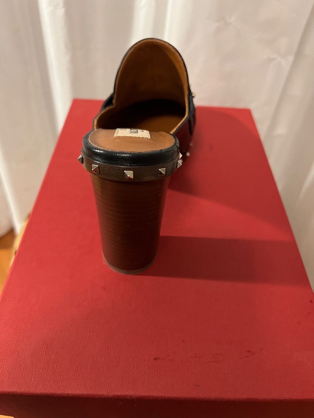 Valentino Scarpe da donna: Valentino Leder Clogs mit Nieten, 37 – Nuovo (secondo la descrizione) da bern venduto da LuisCocco 1