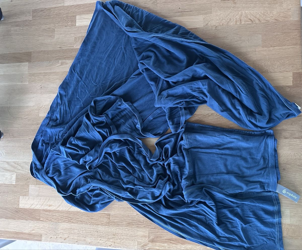 Ergo Baby Bauch- & Rückentragen: Tragetuch Ergobaby blau – Gebraucht aus Zürich von casiana 2
