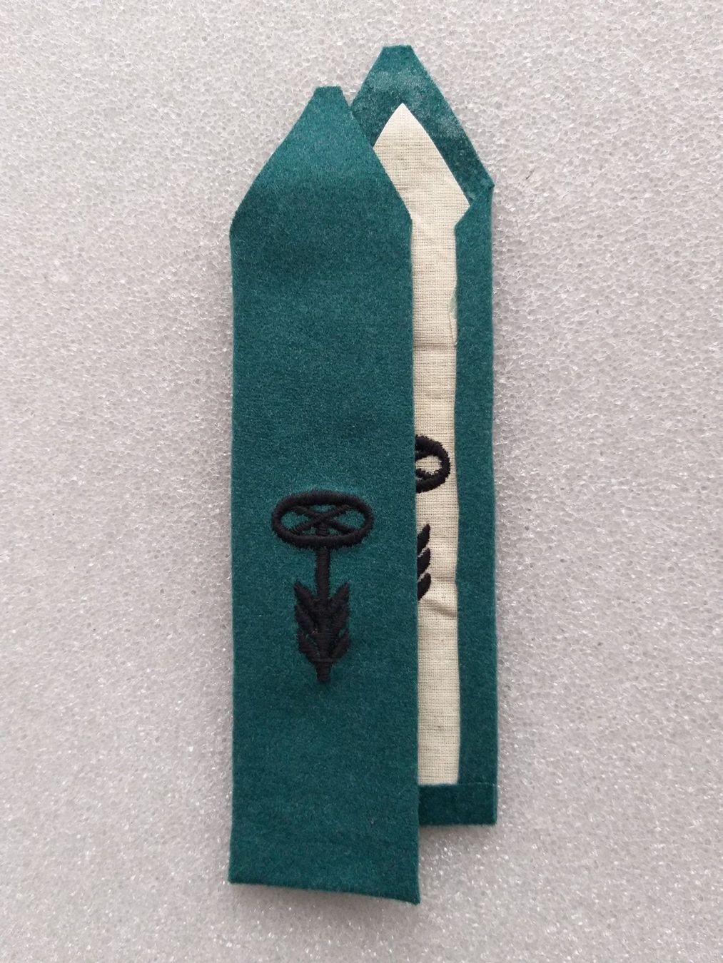Placchette & Badge: Ärmelpatte Motorfahrer Ord. 1940 Set – Usato da Bauma venduto da SwissMilitaria
