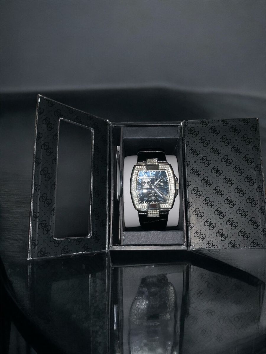 Guess Uhren: Guess Damenuhr mit Strass - neuwertig – Neu (gemäss Beschreibung) aus unterentfelden von leyla08 1