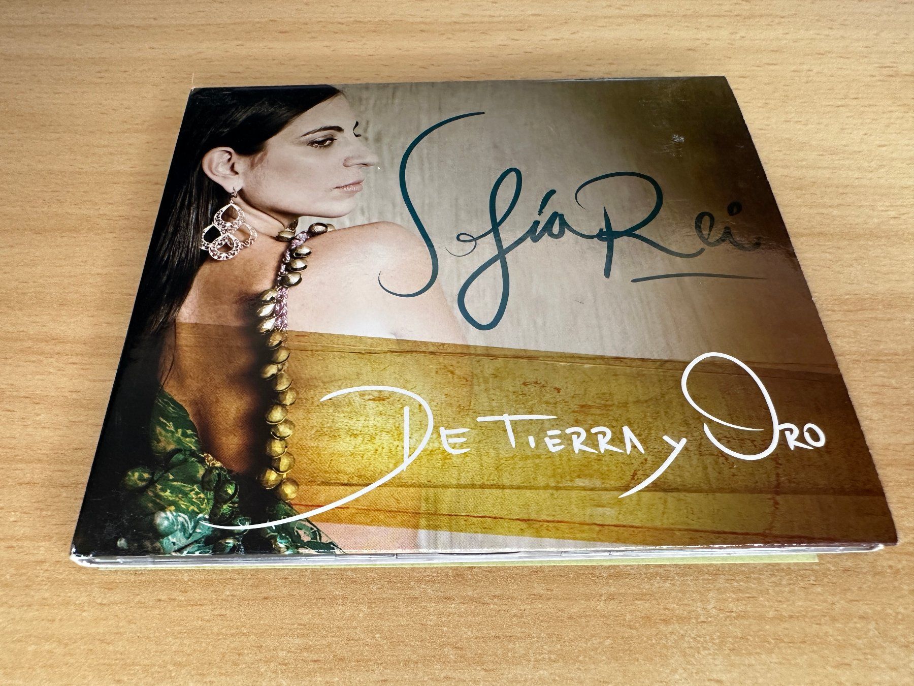 CD: Sofía Rei – De Tierra y Oro – Usato da Rikon im Tösstal venduto da Alpenmutz