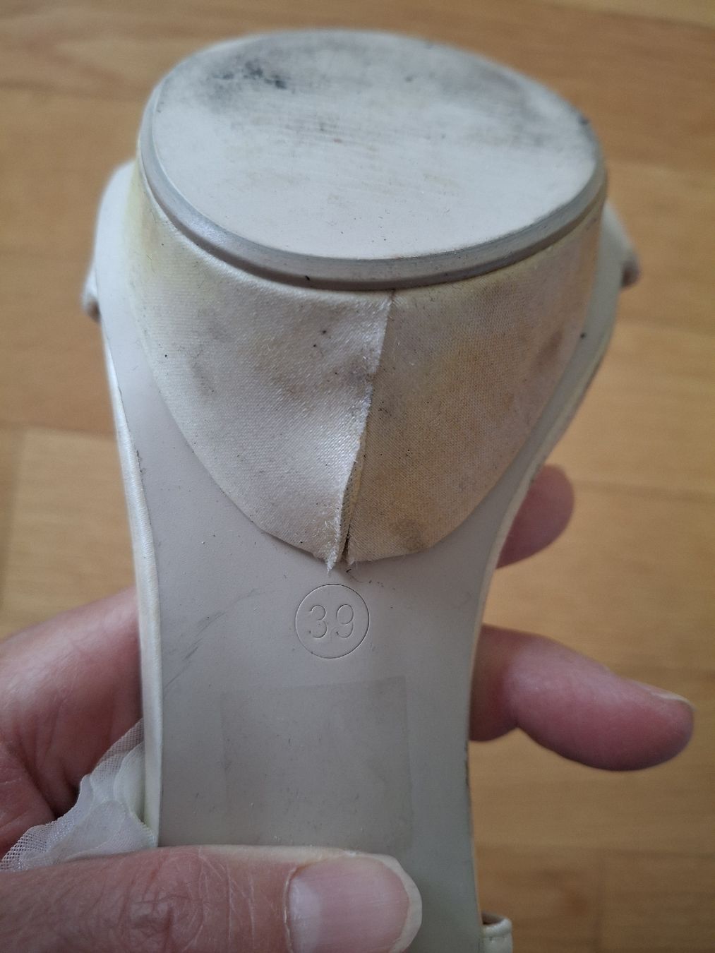 Scarpe da donna: Sandales Even&Odd blanches avec fleurs, taille 39 – Usato da Le Pâquier-Montbarry venduto da Fibilynn05 3