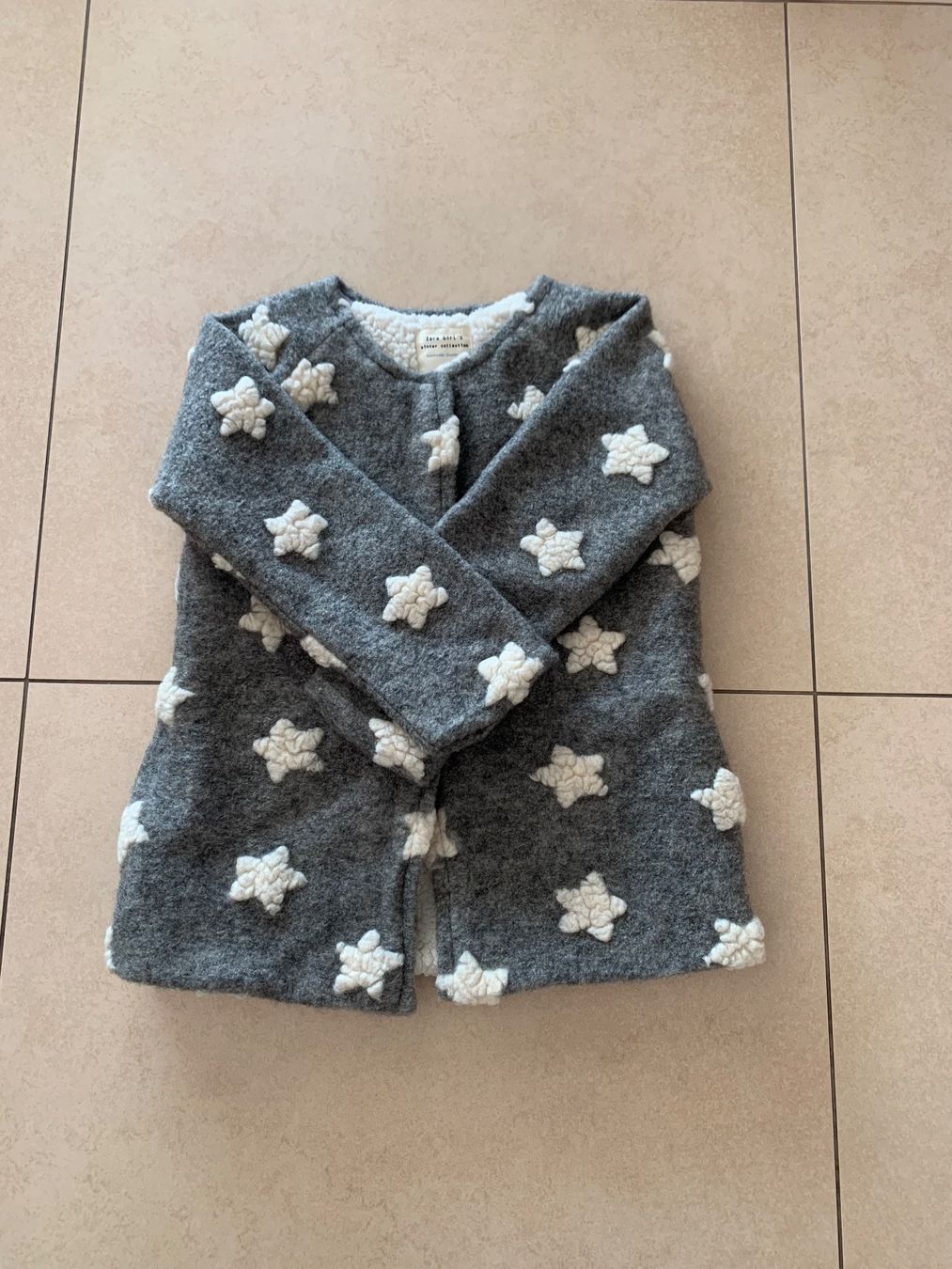 Zara Giacche & Cappotti: Kuscheljacke von zara, Gr.128 – Usato da affoltern am albis venduto da taug