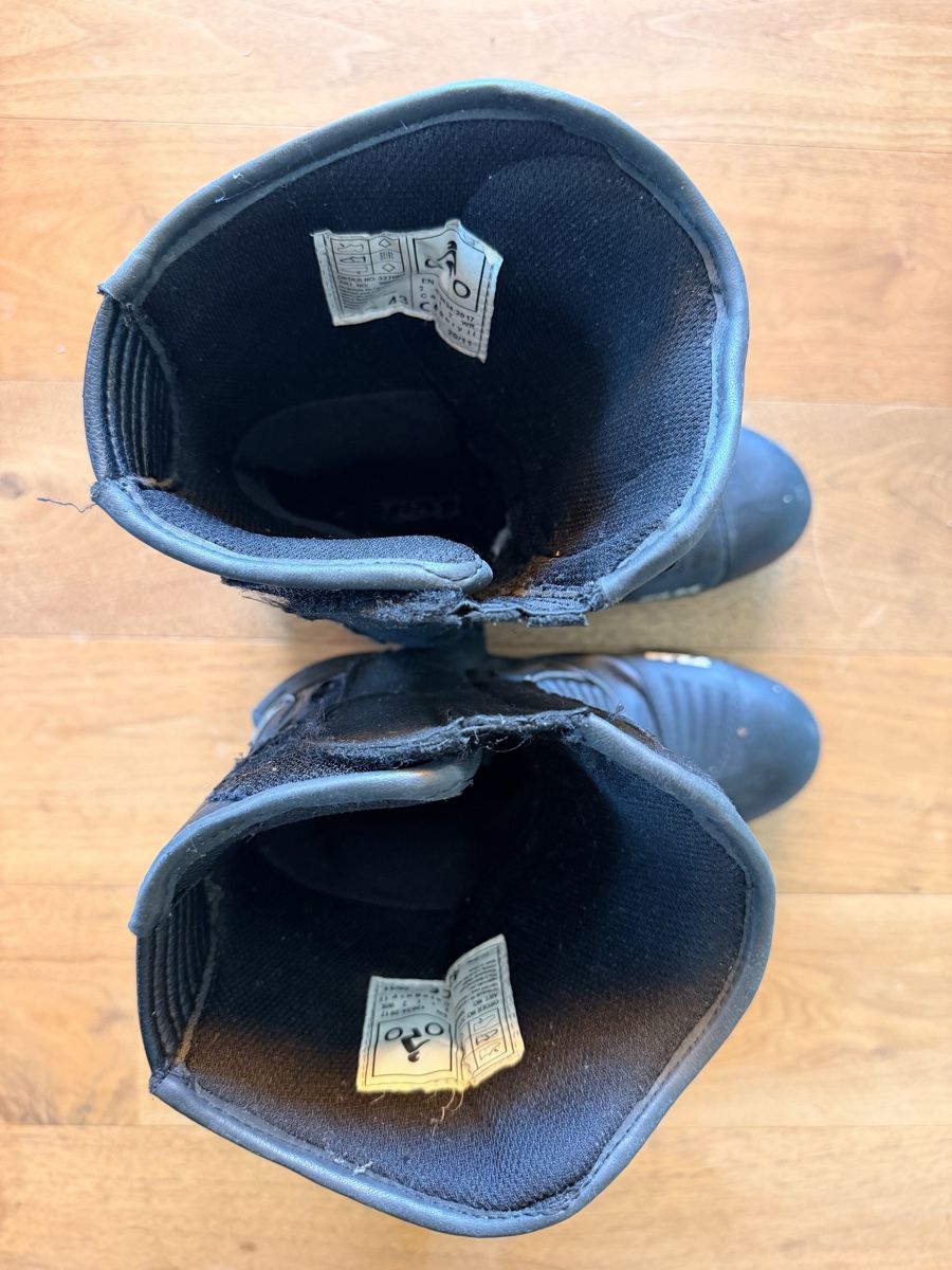 FLM Chaussures hommes: Motorradstiefel FLM schwarz Grösse 43 – D'occasion à Richterswil par Denhaltnoed 5