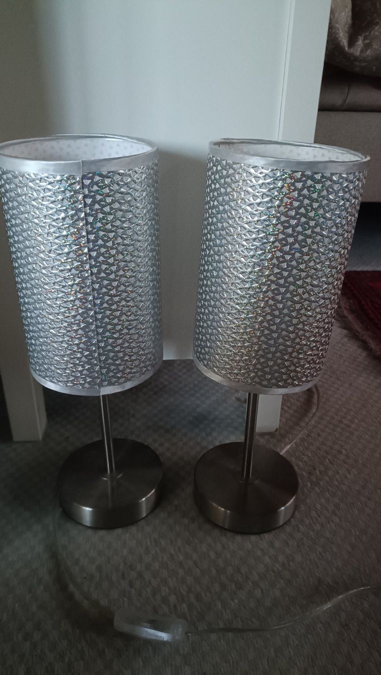 Lampade: 2 Tischlampen silberfarben mit Schirm – Usato da Belp venduto da selinez123