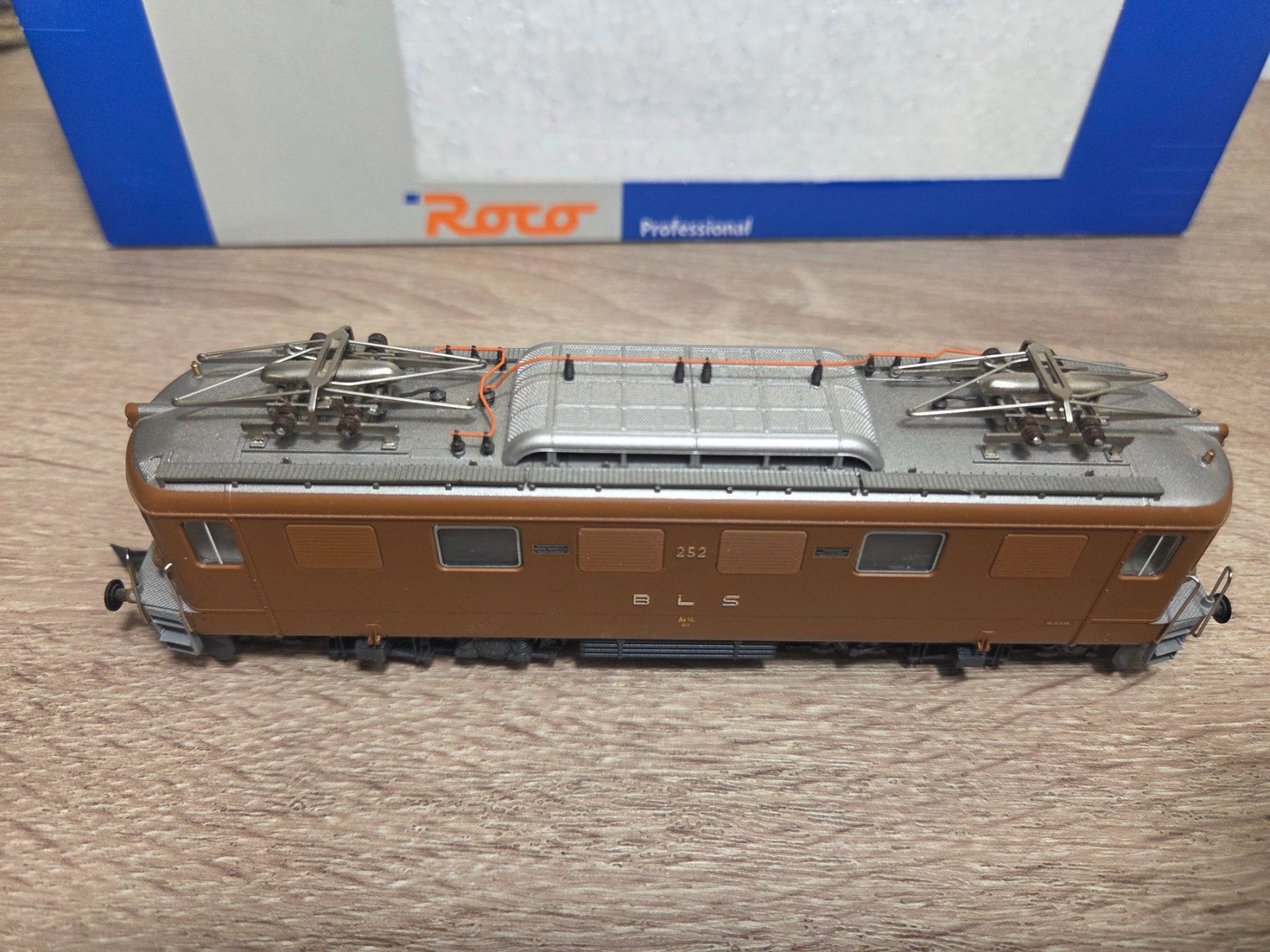 Roco Modellini di ferrovie: Roco 69883 E-Lok 252 BLS Digital H0 – Usato da St-Aubin-Sauges venduto da Lo_Go 4