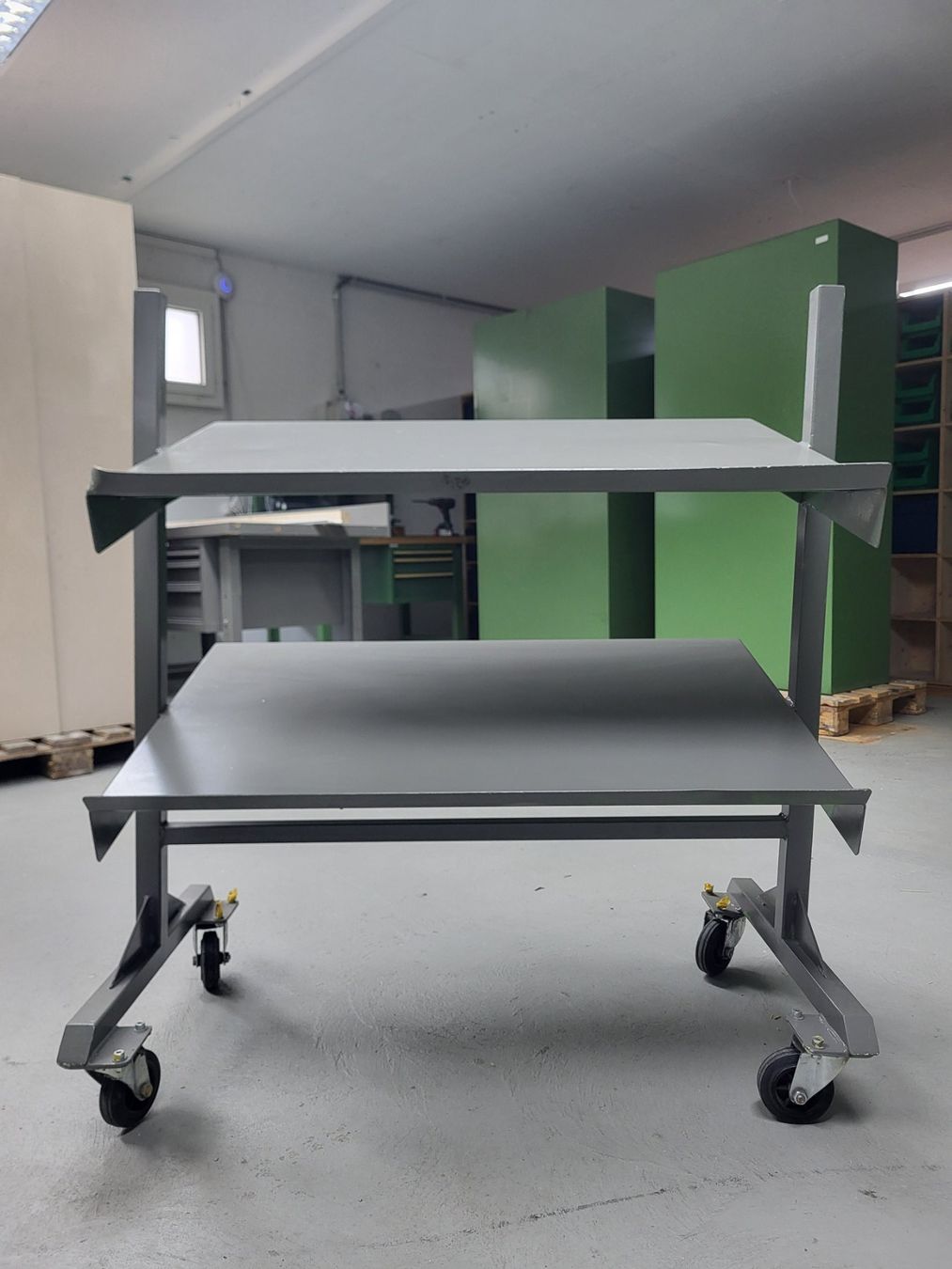 Scaffali: Industrieregal mit Schrägtablaren – Usato da Kriessern venduto da cebi_24
