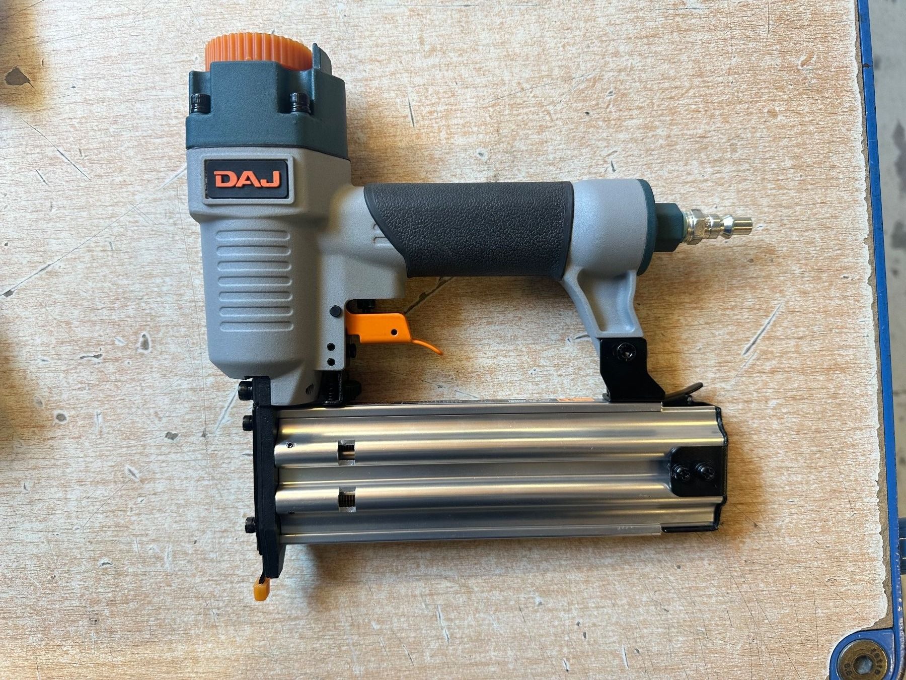 Tutti gli attrezzi: DAJ Brad Nailer Stapler XAGD50/9040 – Nuovo (secondo la descrizione) da Uetendorf venduto da Revotool