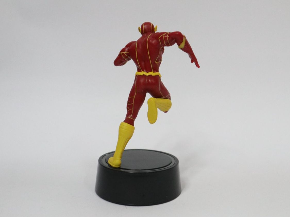 Marvel Figurines: DC The Flash Figur mit leucht Emblem neu – Neuf avec emballage d'origine à Eschenbach SG par Astalavista 3