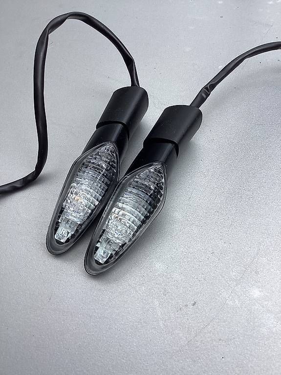 Ducati Tutti i ricambio per moto: Original Ducati Monster 1200 R Blinker – Usato da Endingen venduto da oliver8