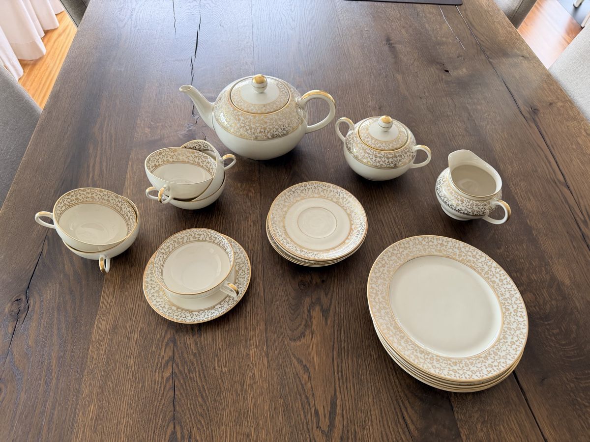 Set di piatti: Tee-Service – Usato da Uitikon Waldegg venduto da Obscht10