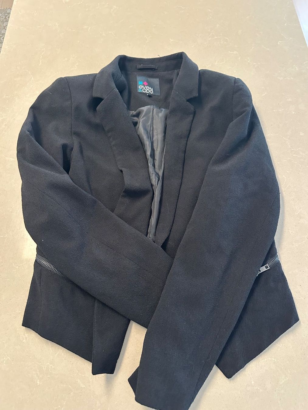 Giacche: Schwarzer Blazer Winter elegant Grösse M – Usato da Weggis venduto da _GMA9