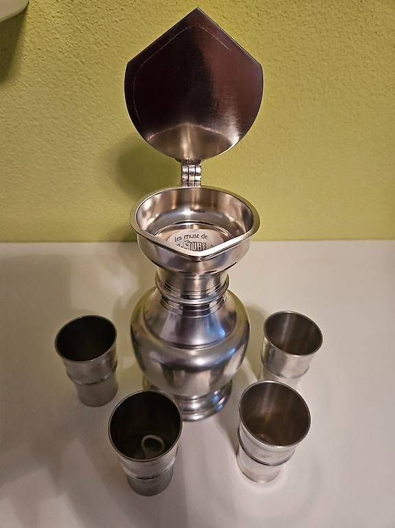 Carafes: Zinnkrug mit 4 Becher – Neuf (Voir description) à Ennetbürgen par Kondor1950 2