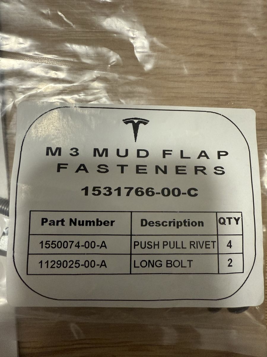 Tesla Alle Ersatzteile: Original mud flaps tesla model 3 new – Neu und originalverpackt aus Villaz-St-Pierre von dav_w66n 2