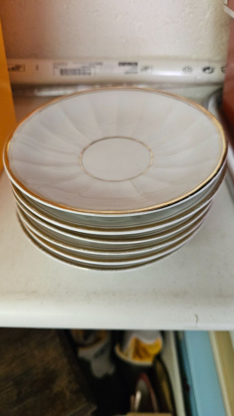 Teller: 6 piattini da caffè bianchi bordo oro – Gebraucht aus Melano von H-Sara