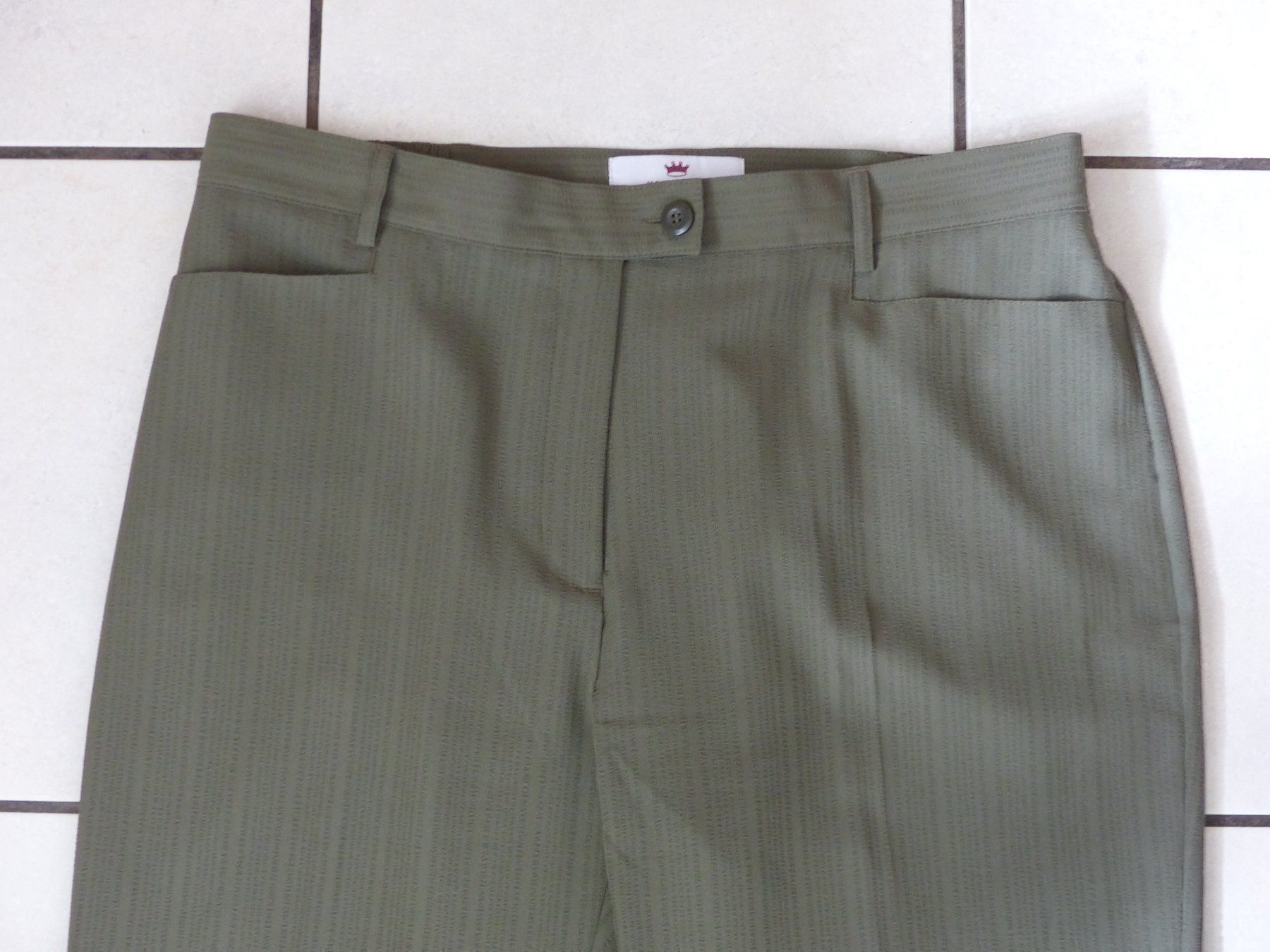 Pantaloni: Sommerhosen Gr. 46 / Neuwertig – Nuovo (secondo la descrizione) da Ostermundigen venduto da Phoenix64 1