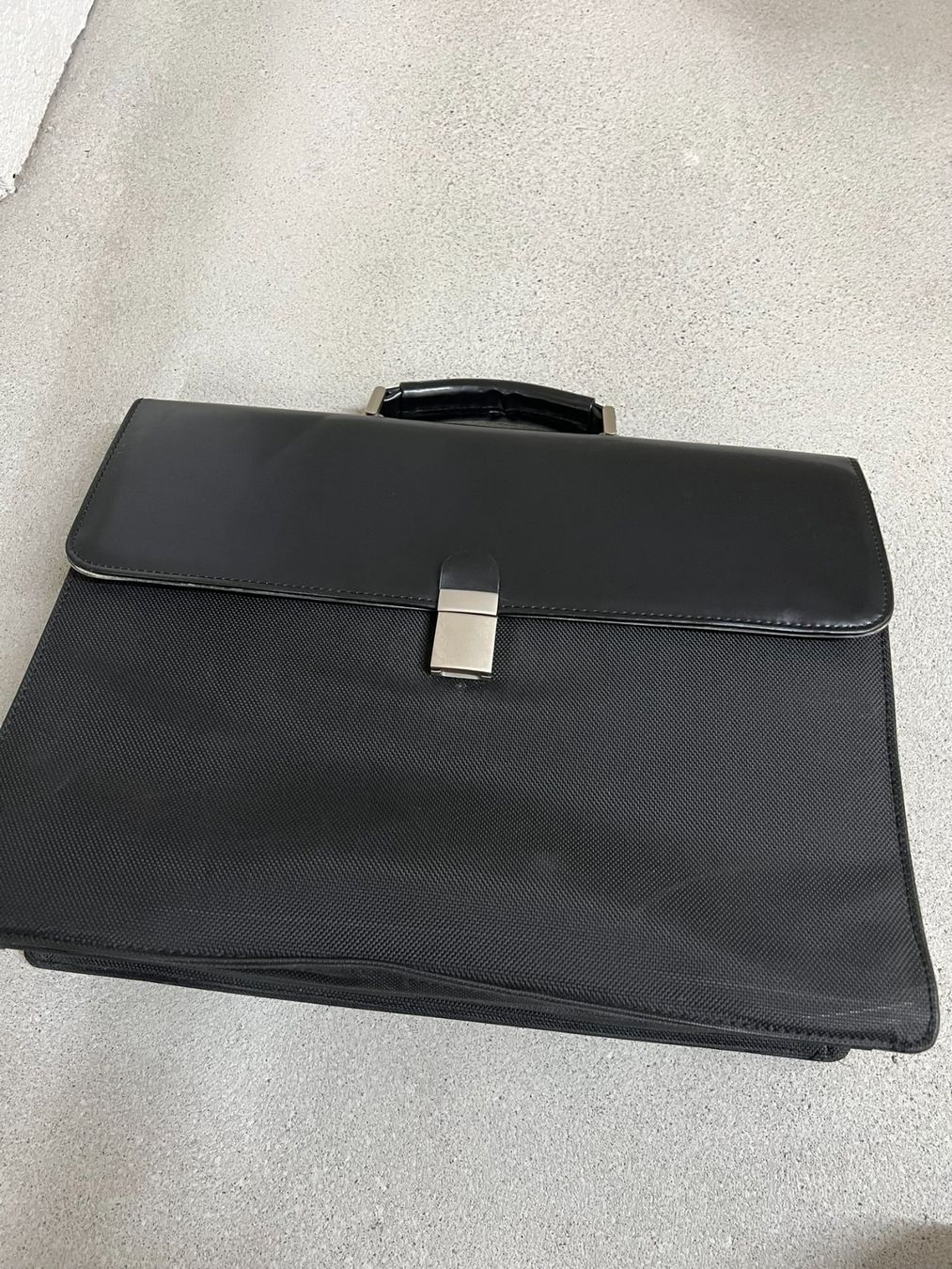 Valigie & Borse: Navyboot Aktentasche schwarz Leder/Nylon gebraucht – Usato da Volketswil venduto da Lootington_Post