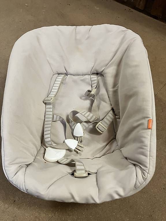 Hochstühle: Triptrap Babyschale 2 Stk – Gebraucht aus Pfäffikon ZH von sybille016