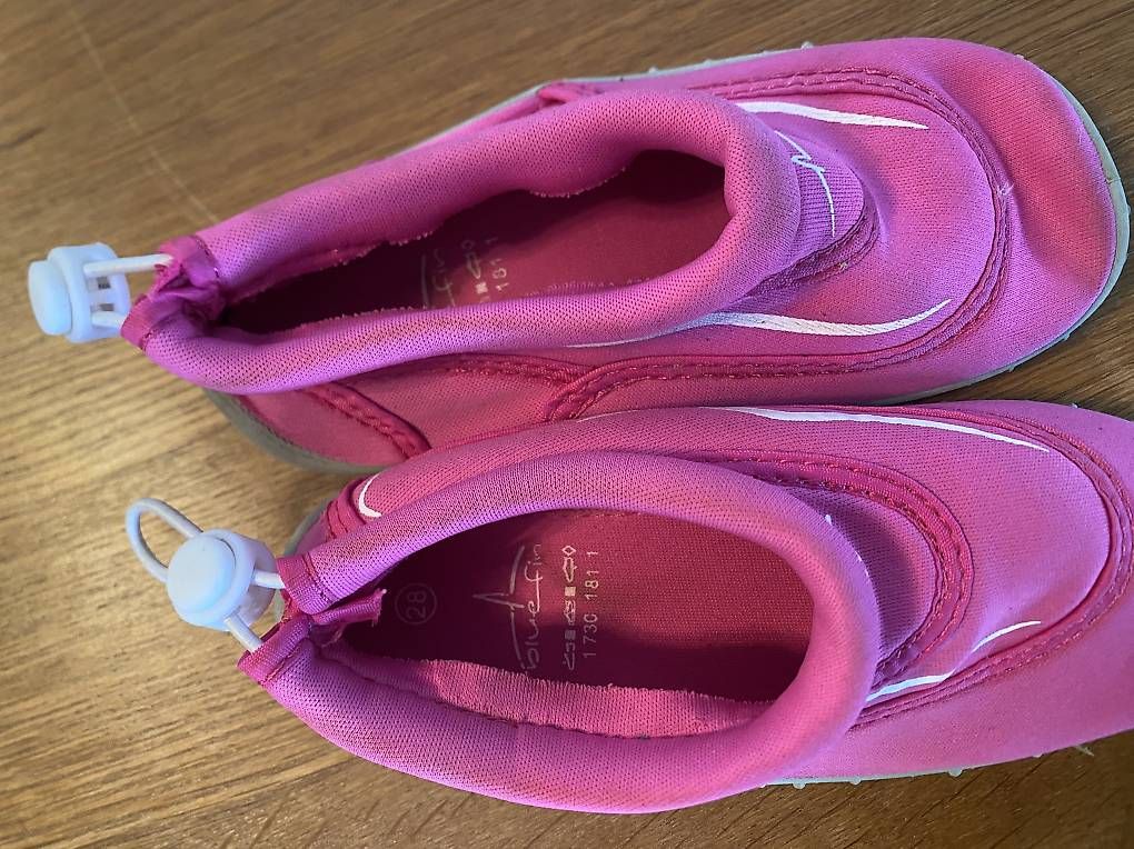Scarpe per ragazzi: Badeschuhe / Schwimmschuhe Grösse 28 – Usato da Ittigen venduto da mar_9fd6 2