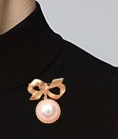Jolie broche dorée comme neuve 5,5. x 4,5