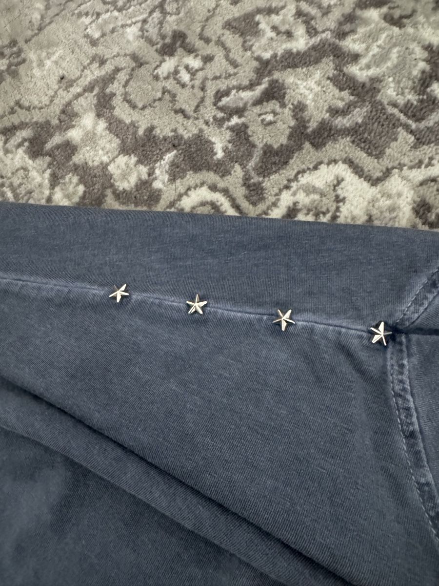 T-shirt: Tshirt mit Sternen Studs – Usato da Schaan venduto da kri_tsw8 2
