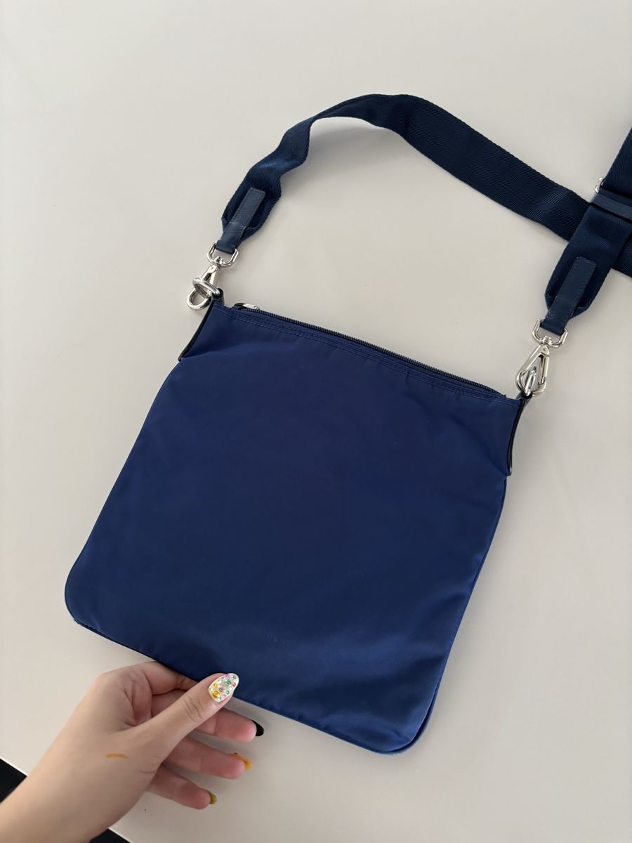 Prada Sacs: Prada Messenger Bag - Navy Nylon – D'occasion à Bulle par lalooo 3