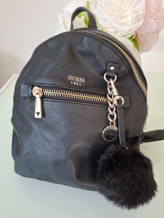 Sac à dos Guess noir, parfait pour la saison! ✨🖤 47