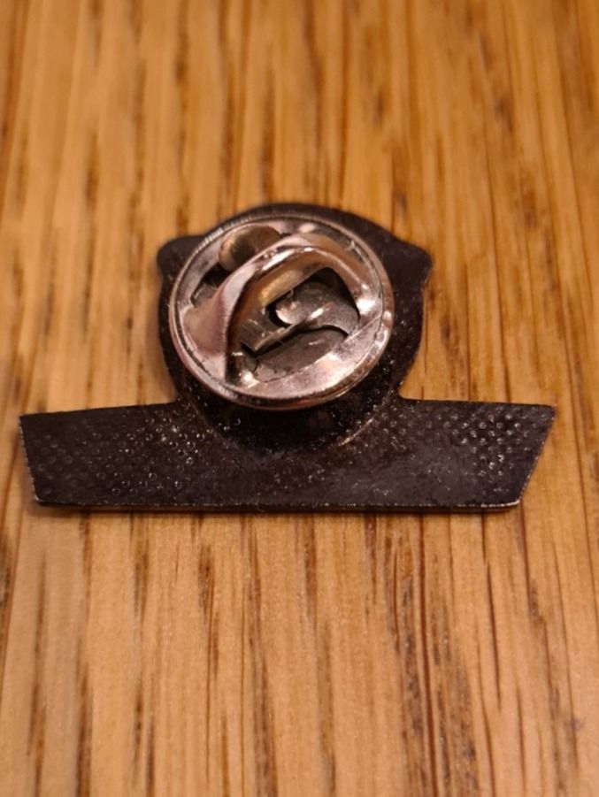 Placchette & Badge: Pin, Villiger – Usato da Winkel venduto da Heuresis 1