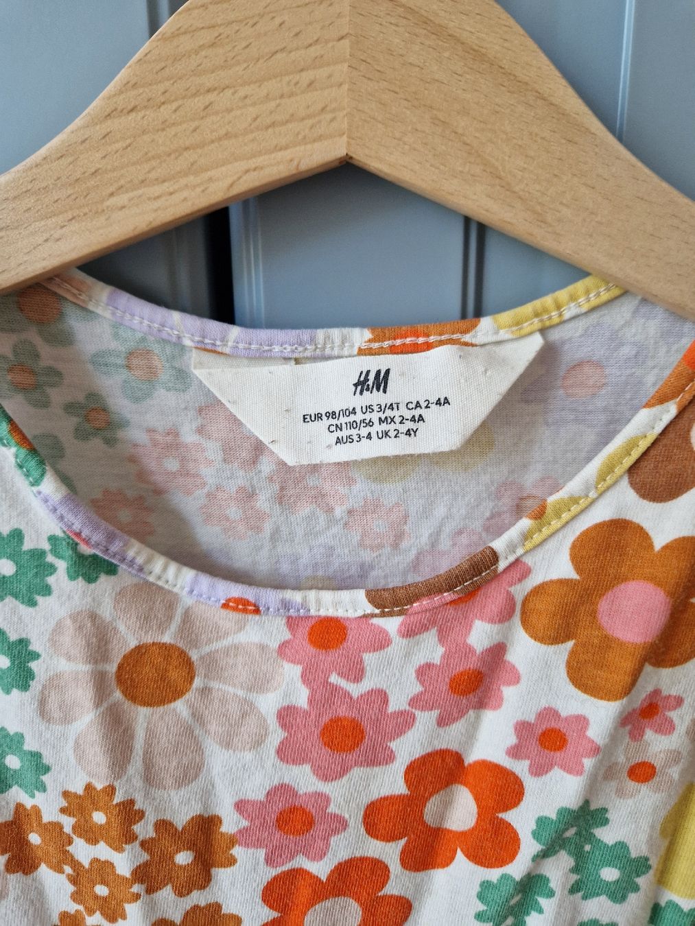 H&M Vestiti & Gonne: Robe enfant à fleurs multicolores T. 98-104 – Usato da Bern venduto da MaurineBeauregard 1