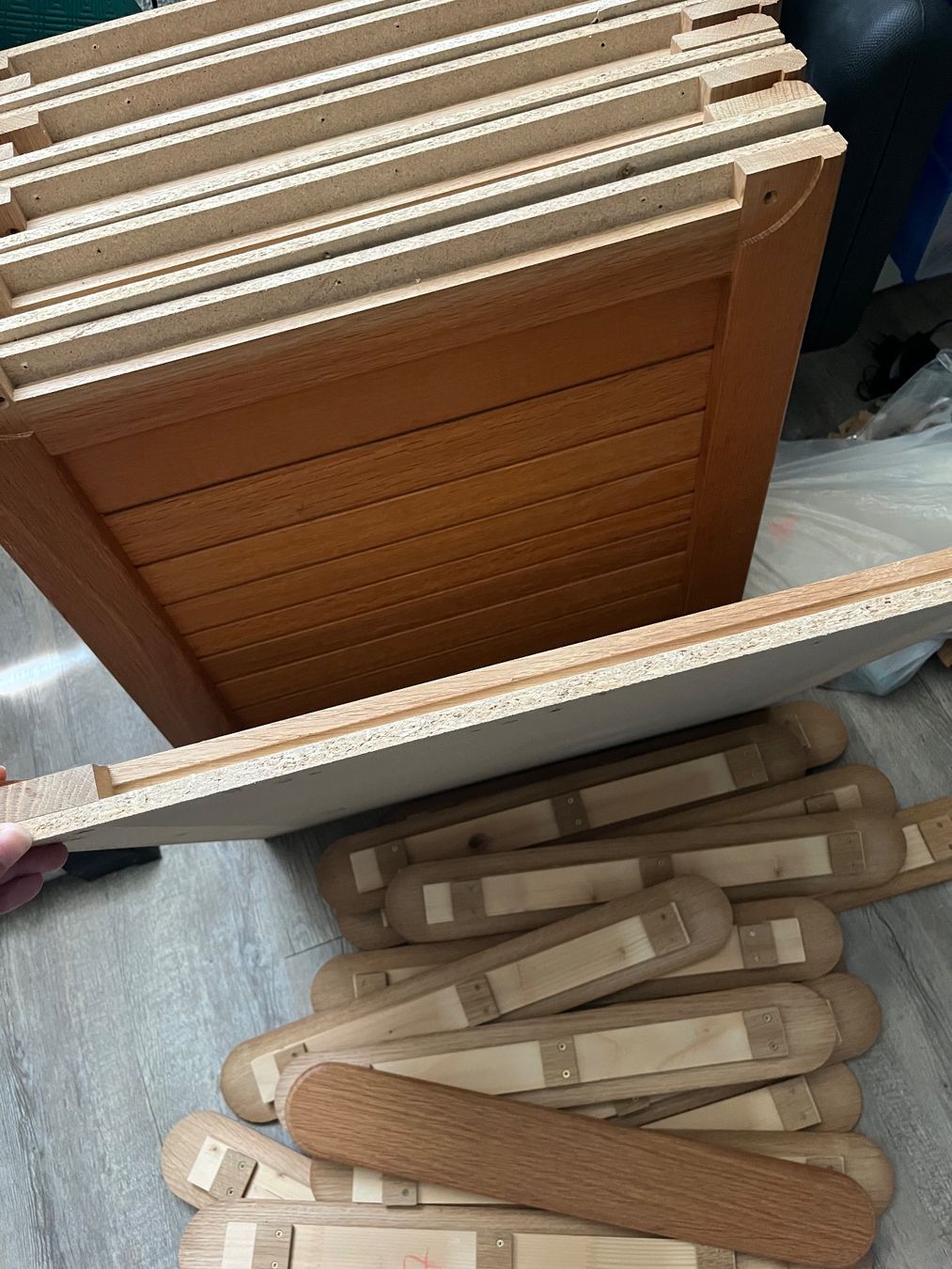 Parois & plafonds: Kunstvolle, handgemachte Holzdecke – D'occasion à Tann par Iwinnie 7