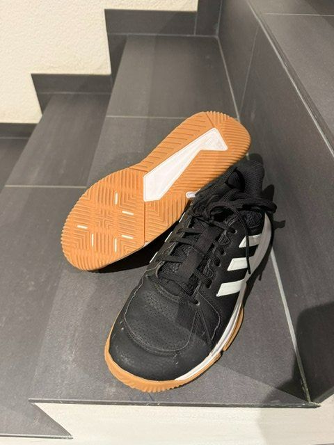 Adidas Schuhe für Mädchen: Hallenschuhe Mädchen 39 1/3 – Gebraucht aus Fulenbach von Torre72 3