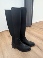 lange schwarze Stiefel