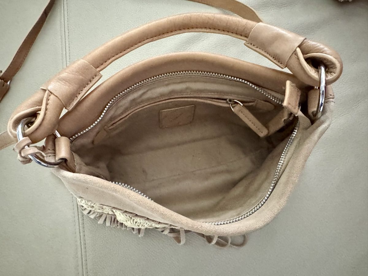 Desigual Taschen für Damen: Desigual Beuteltasche Wildleder Fransen Boho beige – Neu (gemäss Beschreibung) aus Amriswil von Apfelfreak 2