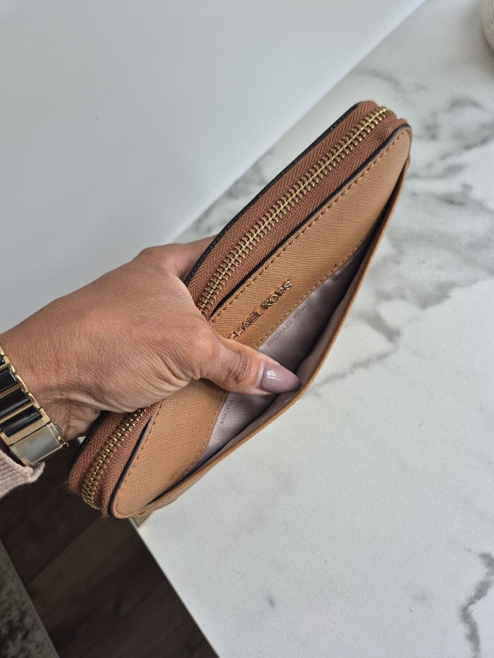 Michael Kors Portamonete: Michael Kors Jet Set Travel Wallet – Usato da Weisslingen venduto da Airgate 9