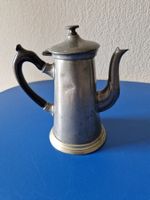sehr alte (antike?) Kaffee- oder Teekanne mit Holzgriff