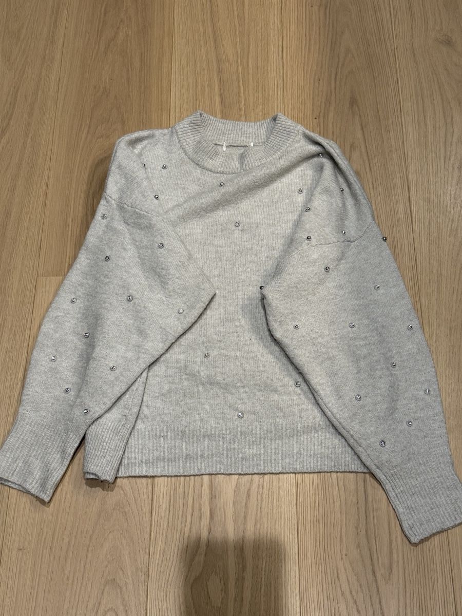 Maglioni & Felpe: H&M Grauer Pullover mit Schmucksteinen, Grösse S – Usato da Zürich venduto da afterglow27 1