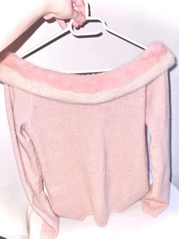 Maglioni & Felpe: Blumarine Pullover mit Pelzbesatz, Gr. 40, rose – Usato da Obergösgen venduto da crystalfox 2