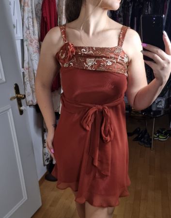 Elegantes Abendkleid Gr. 36/38, rostfarben, mit Stickerei