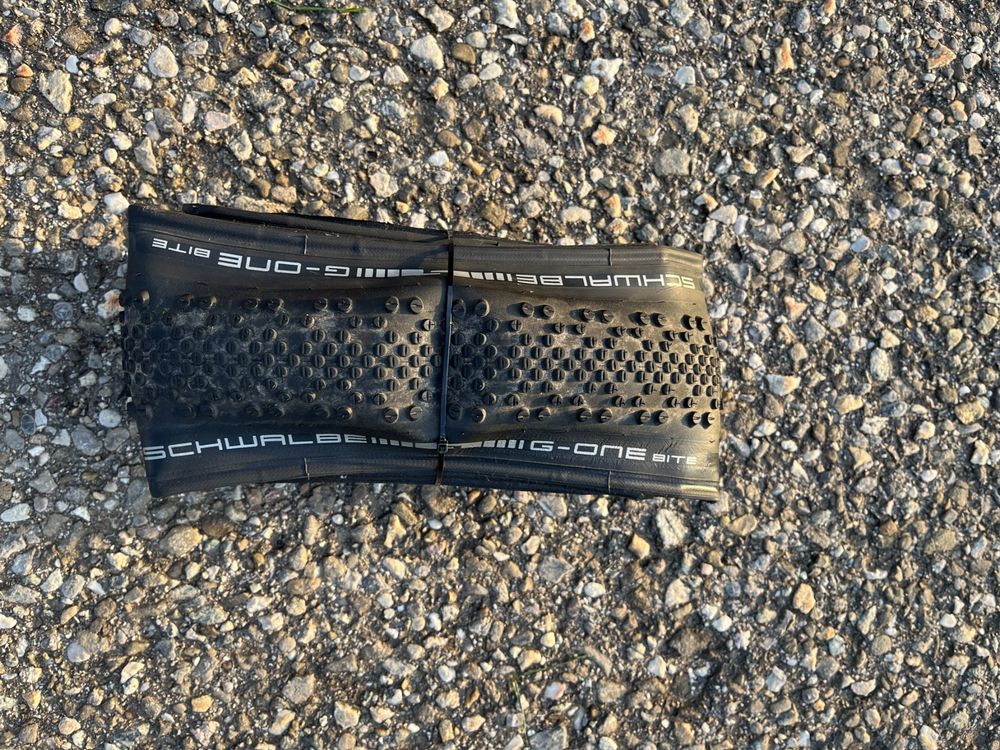 Schwalbe G-One Bite Tire - 28x1.50 Inch, Tubeless Ready (TLR), Performance Line, Black/Brown