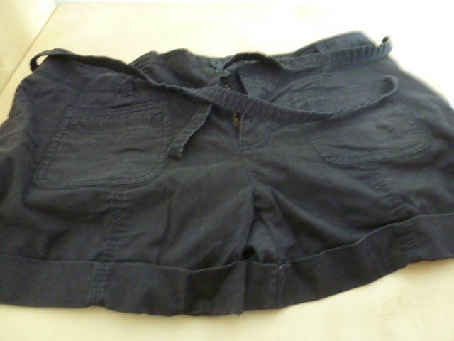 Pantaloni: Shorts – Usato da Luzern venduto da Ankerli 4