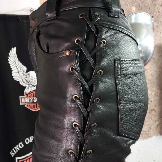 Jeans: Lederjeans seitlich geschnürt Grösse 28 – Usato da Hochwald venduto da mot_x2j8 1