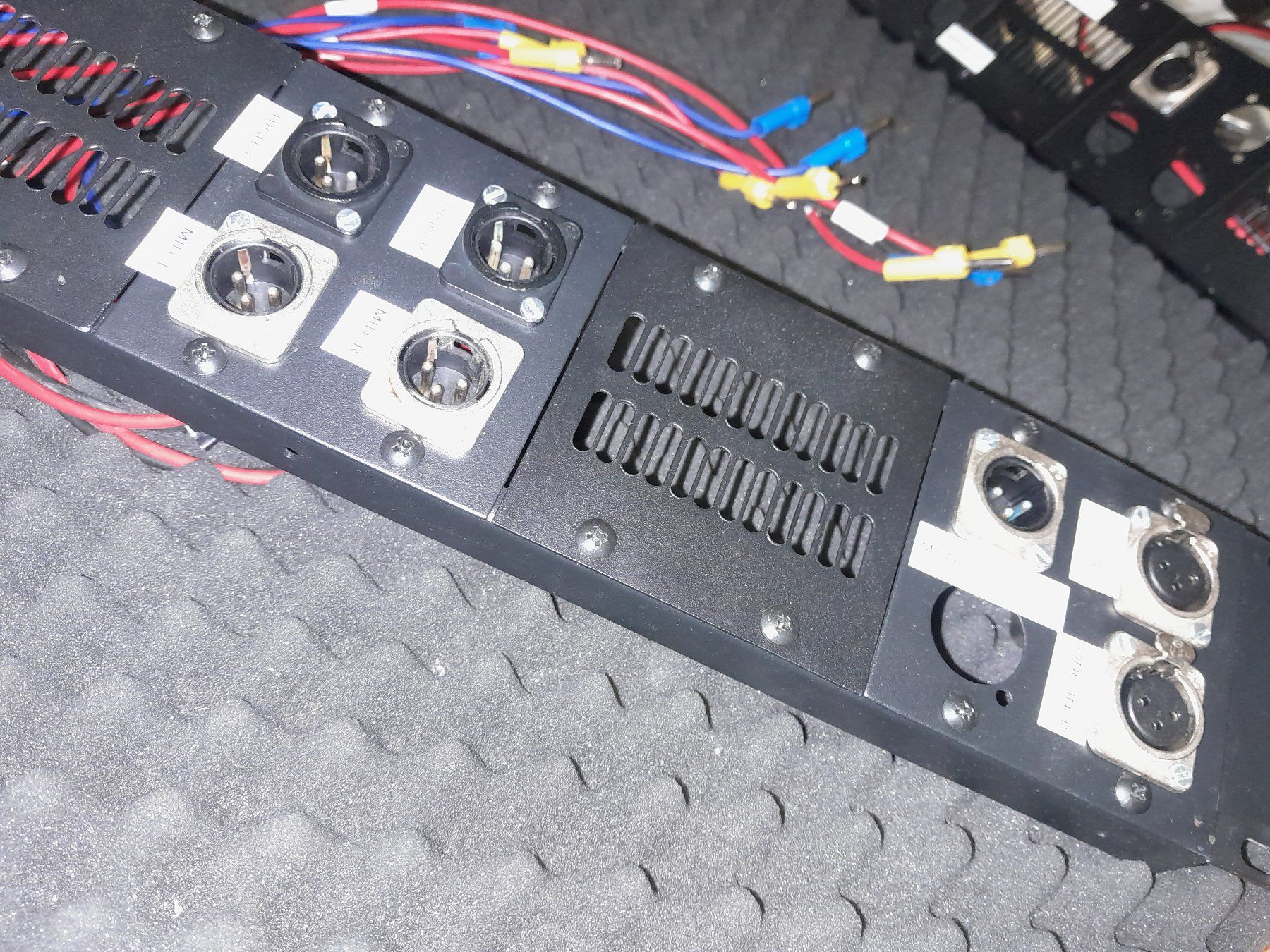 Supporti a parete: 19" Rack 2HE Professionelles Patchpanel für Studio/Live – Usato da Steffisburg venduto da FutureOne 2
