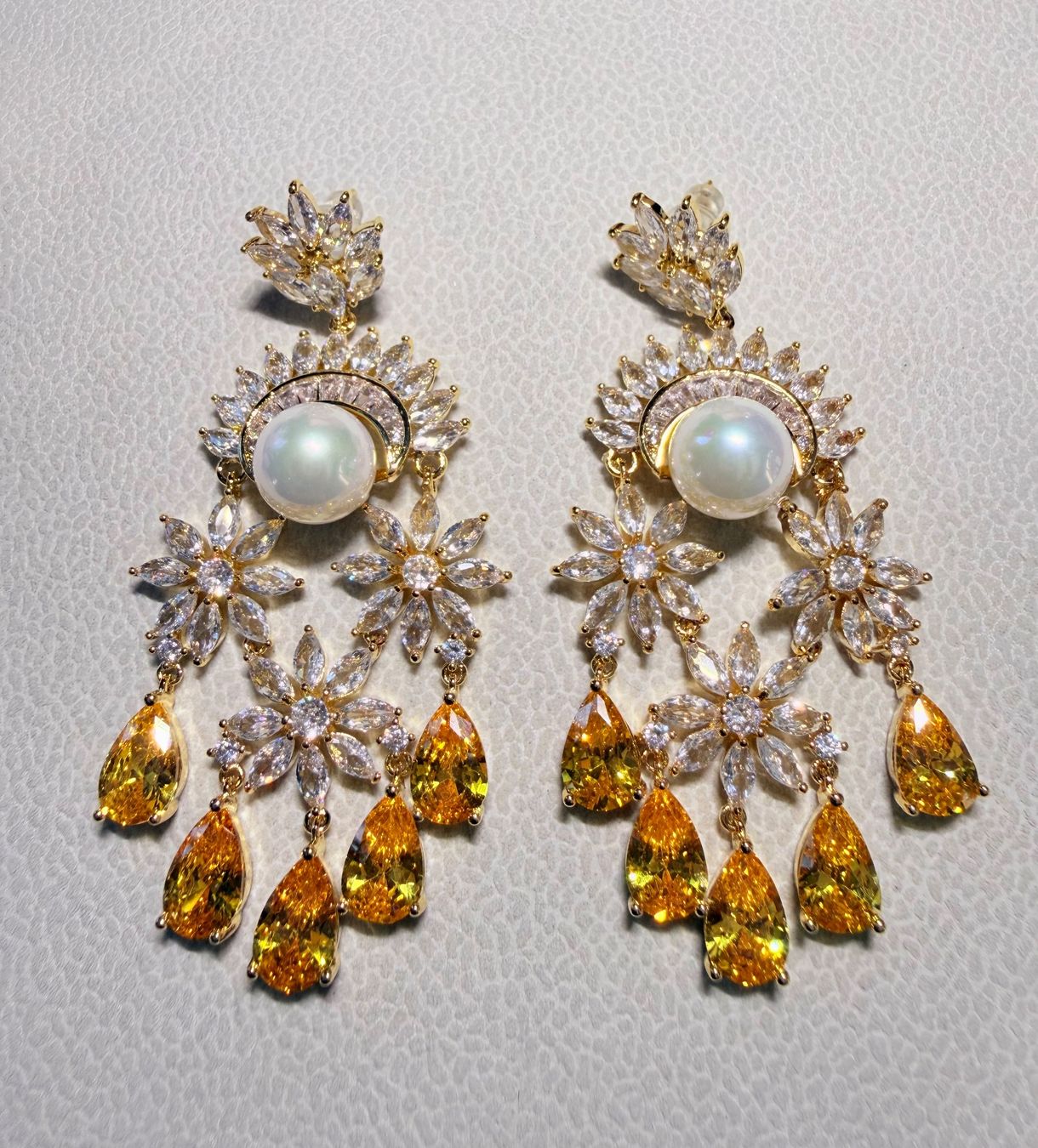 Orecchini pendenti & Orecchini a lobo: Boucles d'oreilles Jaune Romantique – Nuovo e nell'imballaggio originale da St-Maurice venduto da Sandrinette123 5